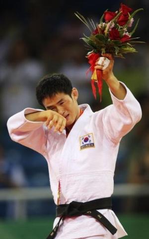 Choi wins gold