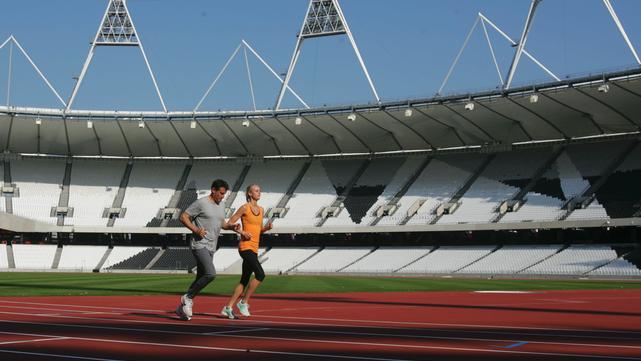 Time lapse of London 2012 athletics track being built