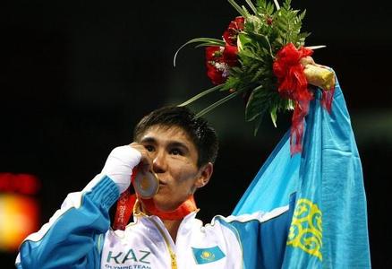 Bakhyt celebrates his gold medal