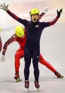 Apolo Anton Ohno wins gold