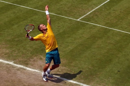Hewitt hits Wimbledon