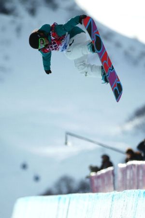 Hannah Trigger in the air in Halfpipe