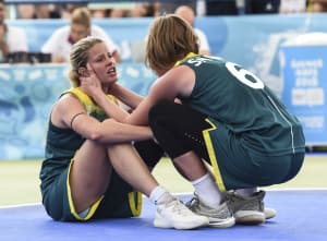 3x3 basketballer Sara-Rose Smith comforts teammate Rosie Deegan